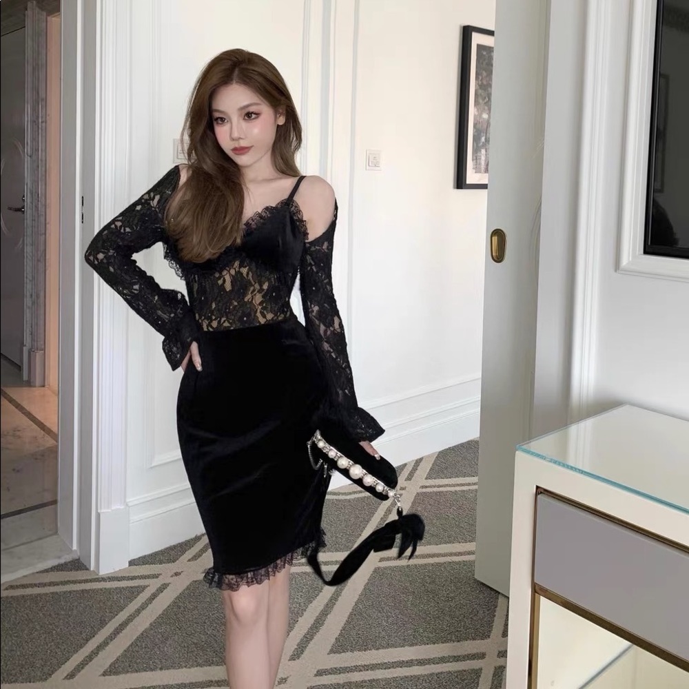 Black Lace Sweerheart Neckline Cutout Stretchy Bodycon Long Sleeves Ruffle Dress